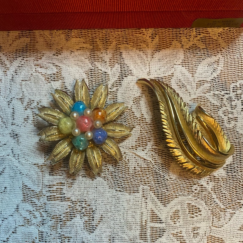 Gold Leaf and Floral Brooch Set vintage set